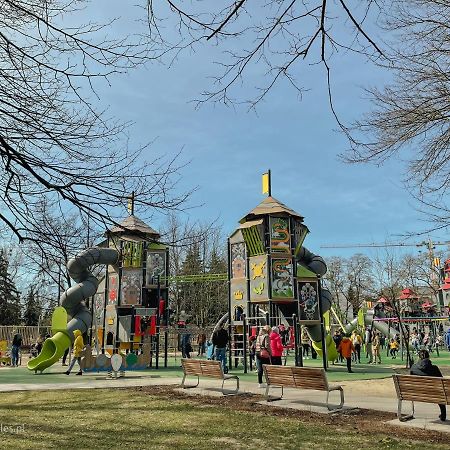 Juna - Nowoczesny Apartament W Centrum Z Widokiem Na Park Pruszkow Luaran gambar