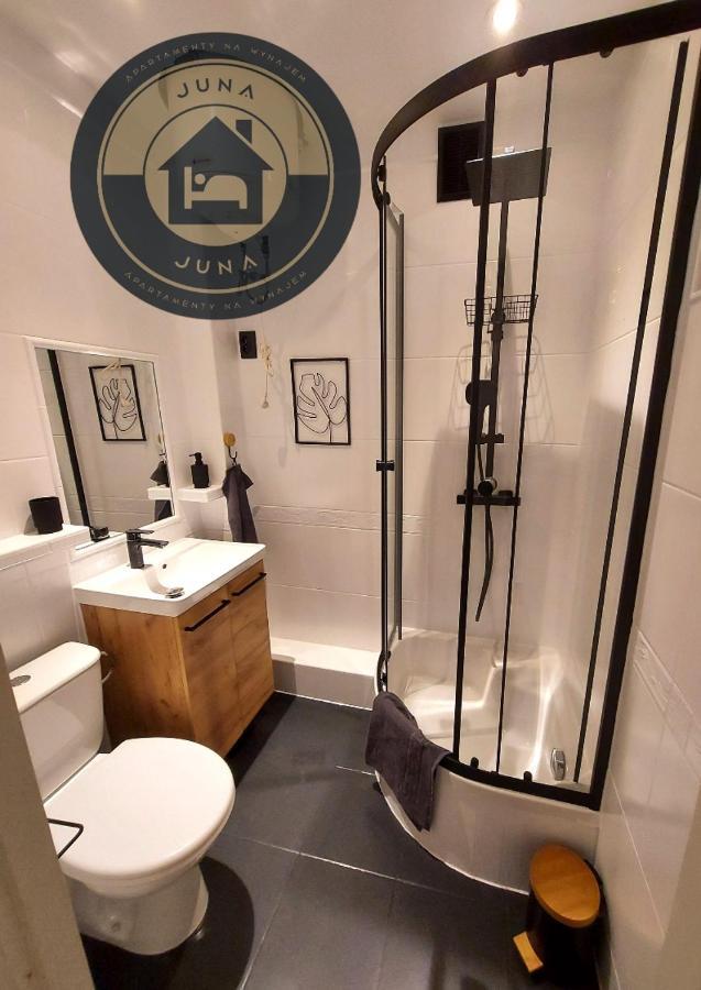 Juna - Nowoczesny Apartament W Centrum Z Widokiem Na Park Pruszkow Luaran gambar