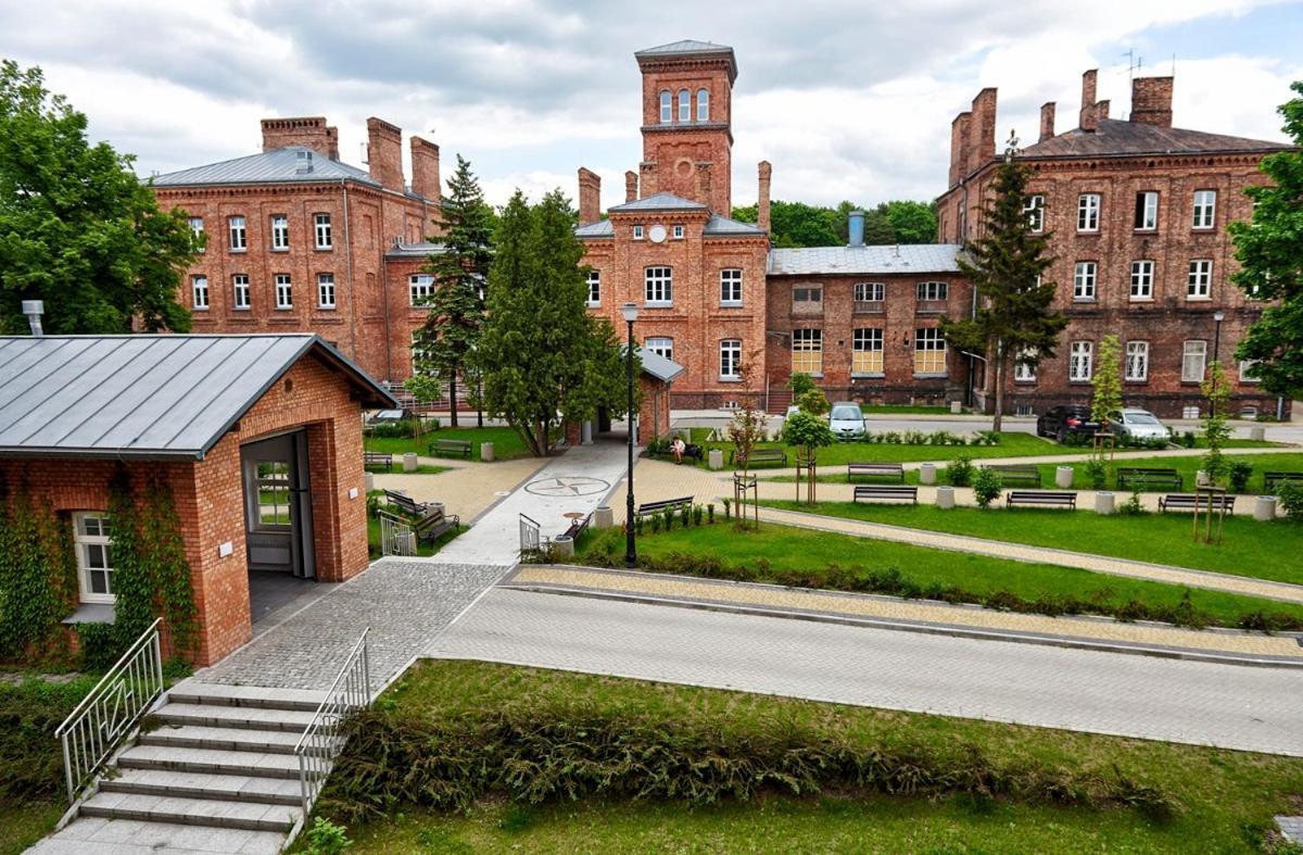 Juna - Nowoczesny Apartament W Centrum Z Widokiem Na Park Pruszkow Luaran gambar