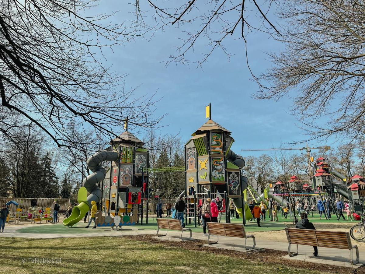 Juna - Nowoczesny Apartament W Centrum Z Widokiem Na Park Pruszkow Luaran gambar