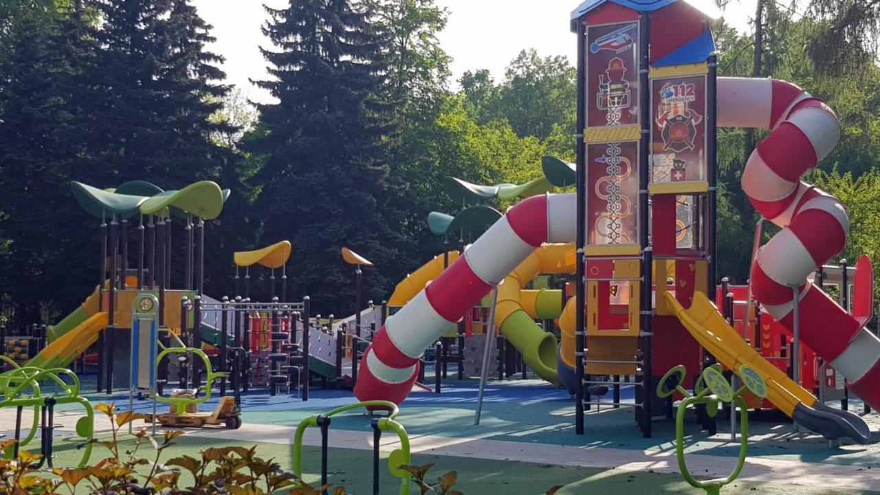 Juna - Nowoczesny Apartament W Centrum Z Widokiem Na Park Pruszkow Luaran gambar