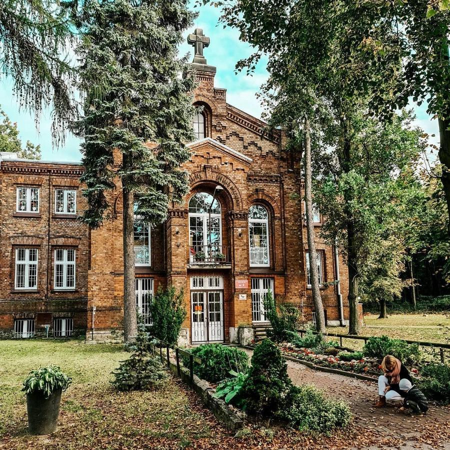 Juna - Nowoczesny Apartament W Centrum Z Widokiem Na Park Pruszkow Luaran gambar